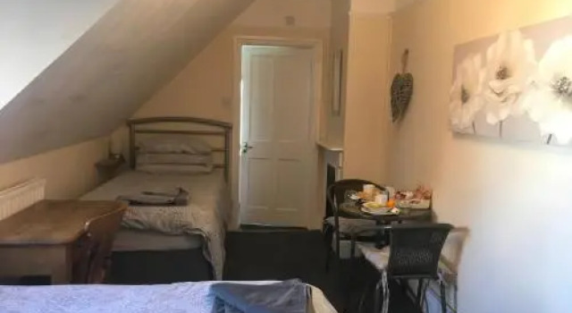 Oak Tree Guest House, Забронировать Гостевой дом Отели Суррей с парковкой, Парковка