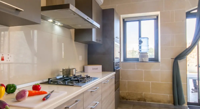 Семейный коттедж TaSiku Gozitan villa Pool & hot tub - Happy Rentals