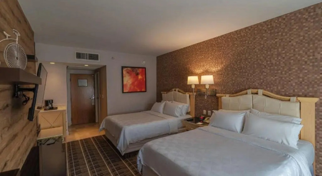 Четырёхместный номер Standard Holiday Inn Queretaro Centro Historico by IHG