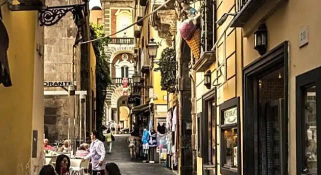 Holiday Sorrento Center