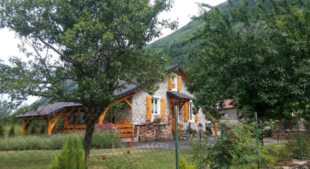 Ouxis, Foglalás Szálloda Orlu Ariège
