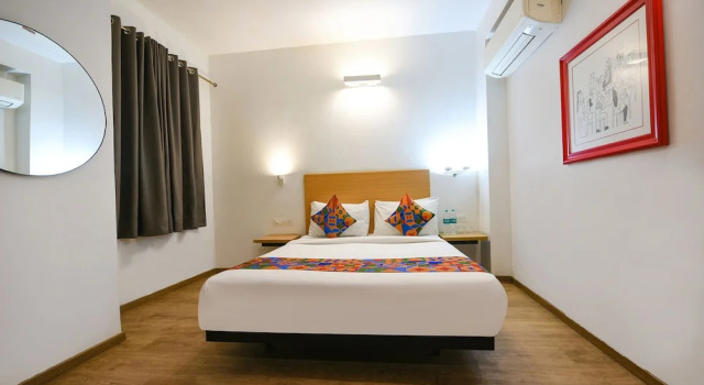 Номер Deluxe Fabhotel Crown Inn