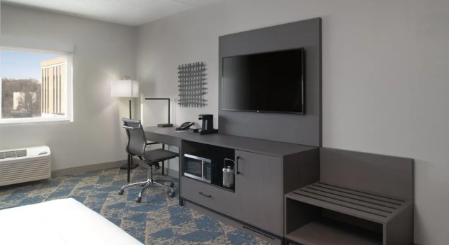 Sheraton Framingham, Varaa Hotelli Hotellit New England uima-altaalla, Uima-allas