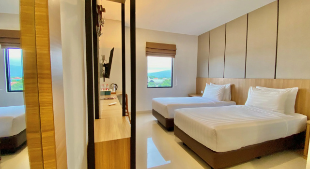 Deluxe Twin room Front One Hotel Gombong