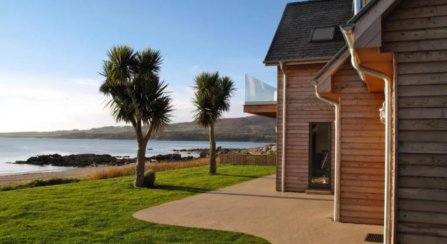 Коттедж Airds Bay Luxury Beach House