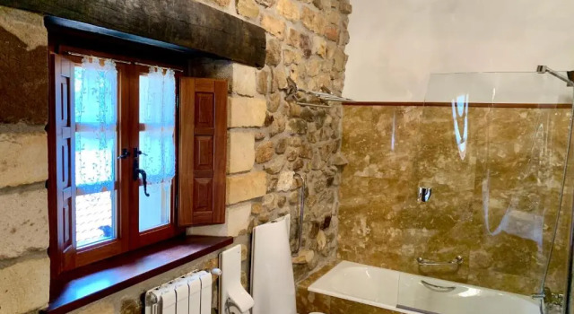Люкс с балконом Akla Hotel Suites Valles Pasiegos