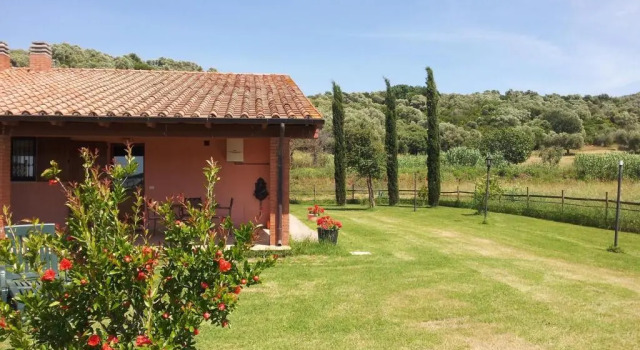 Bio Agriturismo Le Giunchiglie, Забронировать Отель Отели Альберезе с парковкой, Парковка