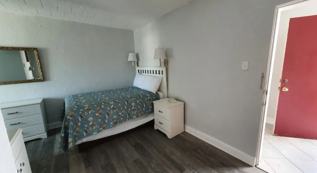 Апартаменты The Coral Sands Motel