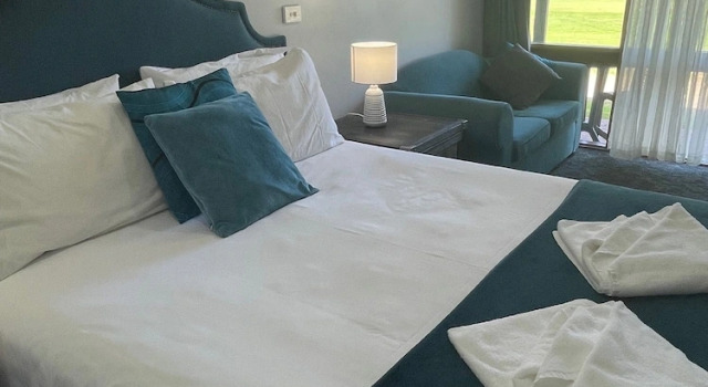 Двухместный номер Deluxe с видом на поле для гольфа Town & Country Motor Inn