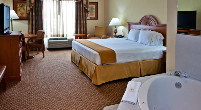 Двухместный номер Standard Holiday Inn Express & Suites Spring Hill by IHG