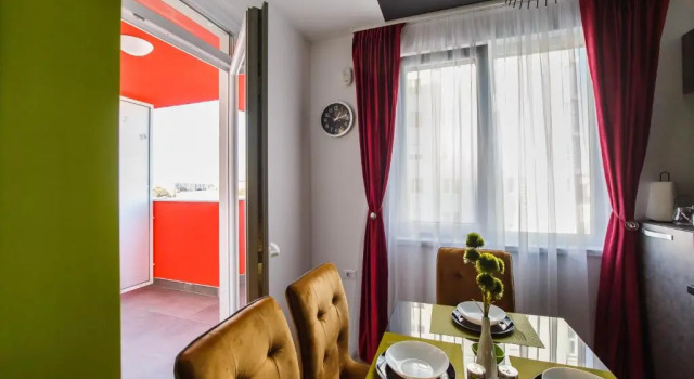 Vivid Colors near City Center, Varaa Hotelli Oradea 