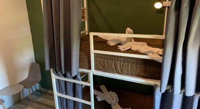 Кровать в общем номере You Empire Hostel & Bar