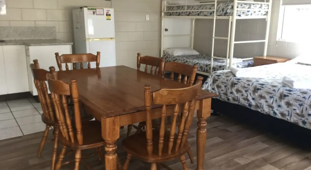 Студия Standard Charters Towers Tourist Park