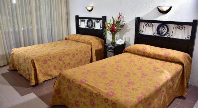Четырёхместный номер Standard с балконом Hotel Plaza Palenque