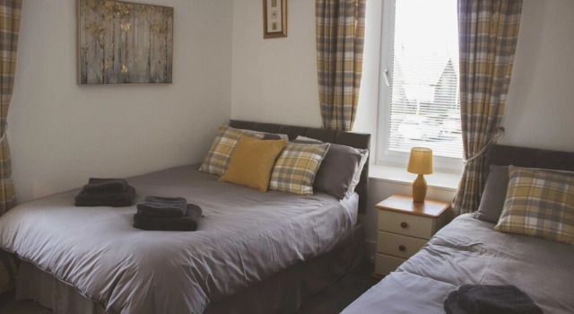 The Earn Hotel, Book Hotel Bridge Of Earn Perthshire