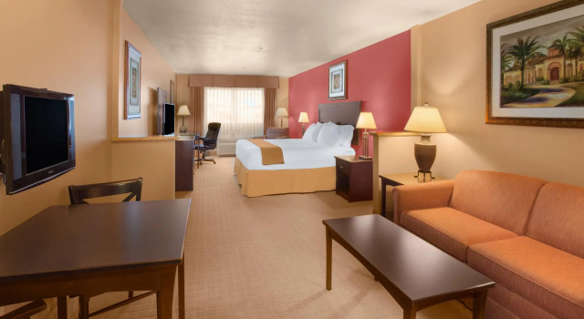 Двухместный люкс Holiday Inn Express Hotel & Suites Yuma by IHG