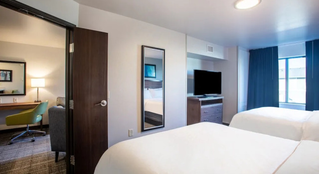 Люкс с 2 комнатами Staybridge Suites - Sioux Falls Southwest by IHG