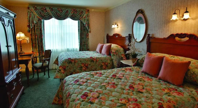 Четырёхместный номер Standard Boardwalk Plaza Hotel