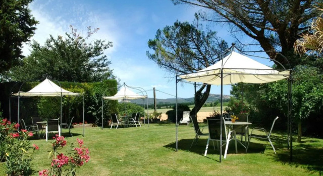 Bastide le Luget, Đặt Khách sạn Khách sạn ở Vénéjan có hồ bơi, Hồ bơi