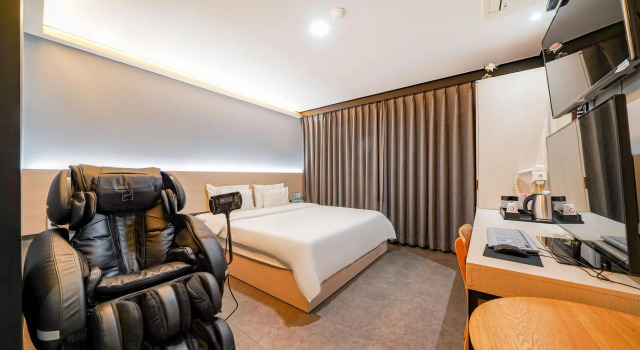 Hotel the May