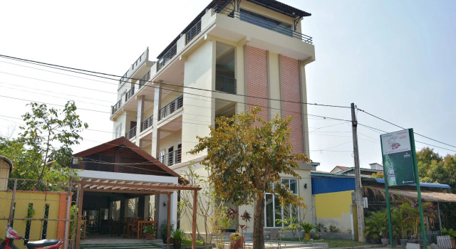 Neakru Guesthouse and Restaurant, Book Hotel Billige hoteller i Kampot-provinsen