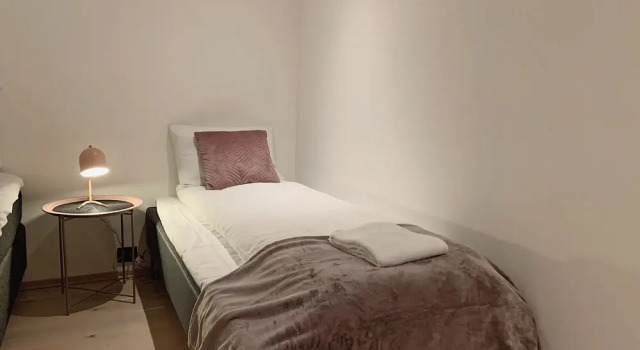 Arctic Homes  Homestay Villa, Забронировать Вилла Отели Тромсё с парковкой, рядом с The Art Museum of Northern Norway, Парковка
