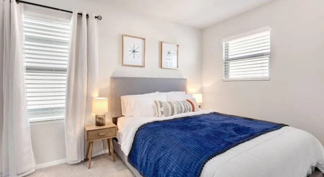 The Ivory - SLEEPS 10 - Perfect for Mid-Term Stays, Prenota Hotel Fayetteville Northwest Arkansas
