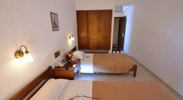 Трёхместный номер Standard с балконом Melpo Hotel