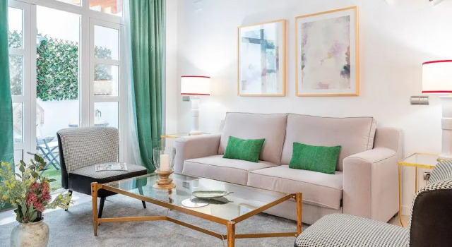 Апартаменты Cozy 2BD Duplex With Private Patio Plaza Nueva II Sevilla