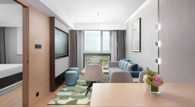 Люкс Deluxe Country Inn & Suites by Radisson,  Urumqi Convention and Exhibition Center Wuyue Plaza Hotel