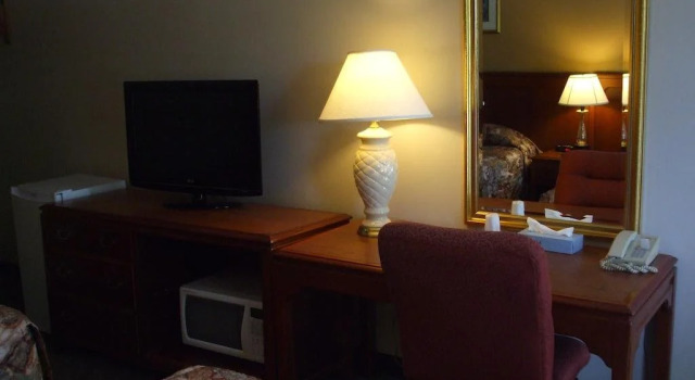 Forest Plaza Motel, Varaa Motelli  