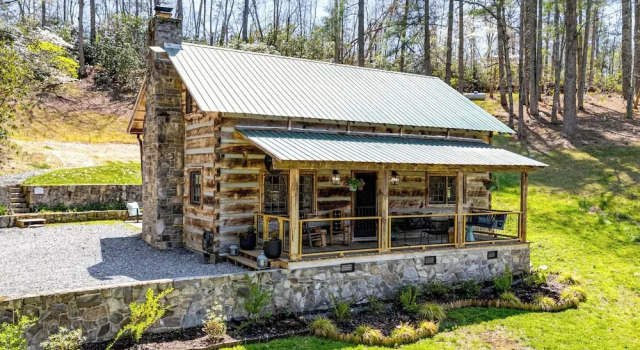 Коттедж Hot Tub, Fire Pit & Creek Access: Whittier Cabin!