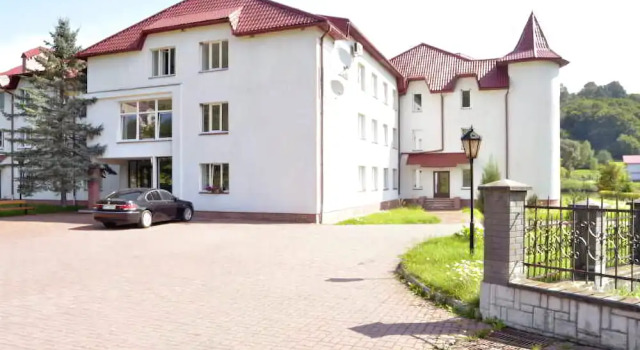 Guest Rooms of Executive Tax Service, Prenota Affittacamere Oryavchyk 