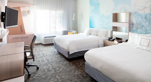 Четырёхместный номер Standard с балконом Courtyard by Marriott Palm Beach Jupiter