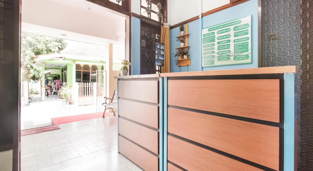 OYO 3892 Athaya Guesthouse Syariah, Rezerwuj Hotel Hotele w Depok z parkingiem, Parking