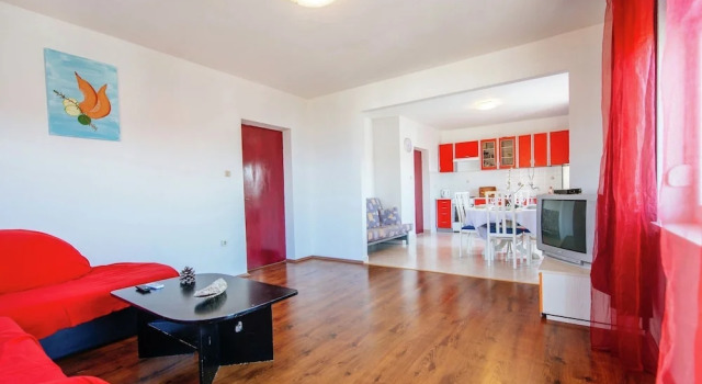 Spacious Apartment With sea View Balcony 150 Meters far From Nice Sandy Beach, Book Apartment Banj Pasman Island