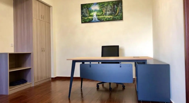 Люкс с 3 комнатами с балконом City Comfort Airport Hotel Phnom Penh