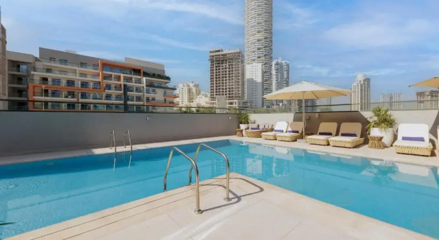 Отель Holiday Inn Dubai Village Circle