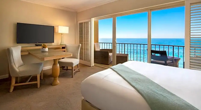 Четырёхместный номер Standard с видом на океан Surf & Sand Laguna Beach
