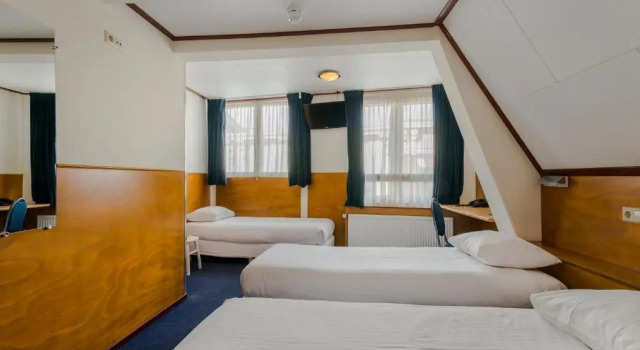 Трёхместный номер Standard Hotel van Gelder