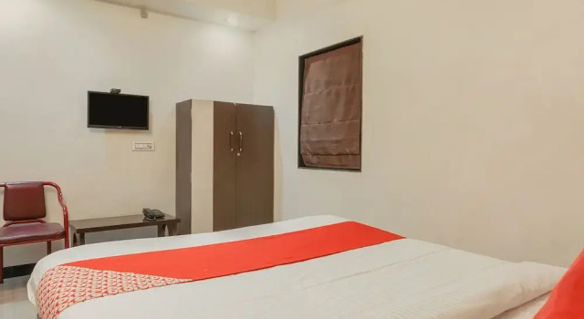 OYO 24674 Hotel Rajshree