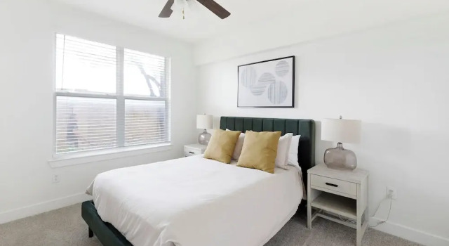 Студия Landing Apartments - North Dallas