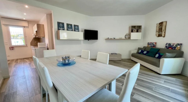 Вилла с 3 комнатами с балконом и с видом на сад Modern Villa in Porto Santa Margherita