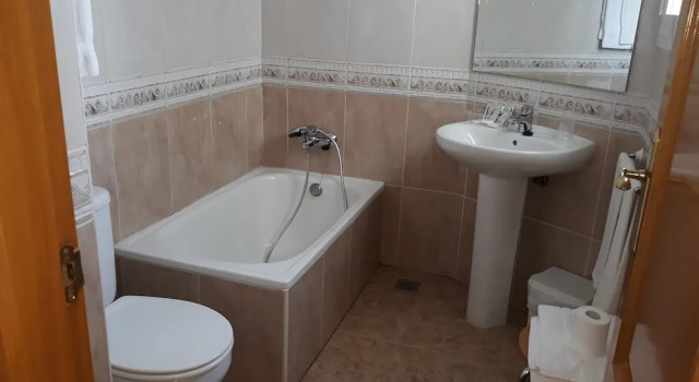 Двухместный номер Standard с балконом Hostal Roig 53