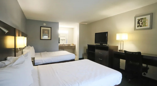 Четырёхместный номер Standard Greenville Inn & Suites