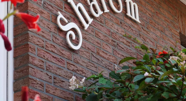 Haus Shalom, Забронировать Отель Отели Нойхарлингерзиль с парковкой, рядом с Ferry Terminal Neuharlingersiel, Парковка