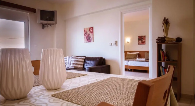 Апартаменты с балконом Tsambikos Apts