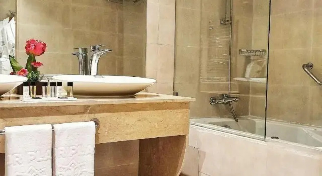 Двухместный полулюкс Nour Plazza Hotel