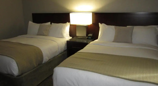 Трёхместный полулюкс DoubleTree by Hilton - Kamloops