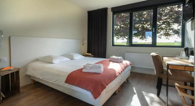 Logis Hôtel & Restaurant de lAérodrome de la Baie de Somme, Забронировать Отель Отели Соммы с парковкой, Парковка